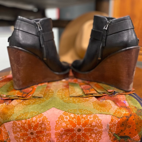 Dolce Vita Color Wedge Bootie Size 7 - Picture 9 of 11